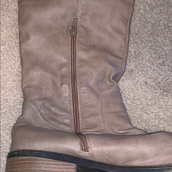 BOOTS - Picture 5 of 6